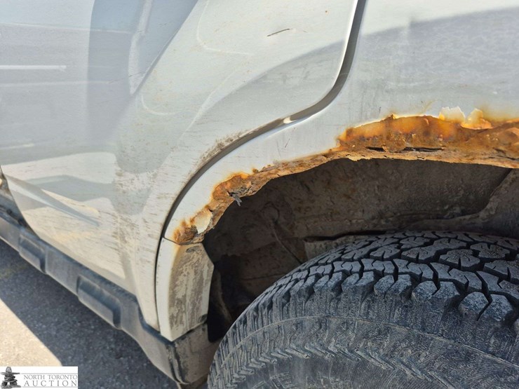 2010-ford-escape-image-24