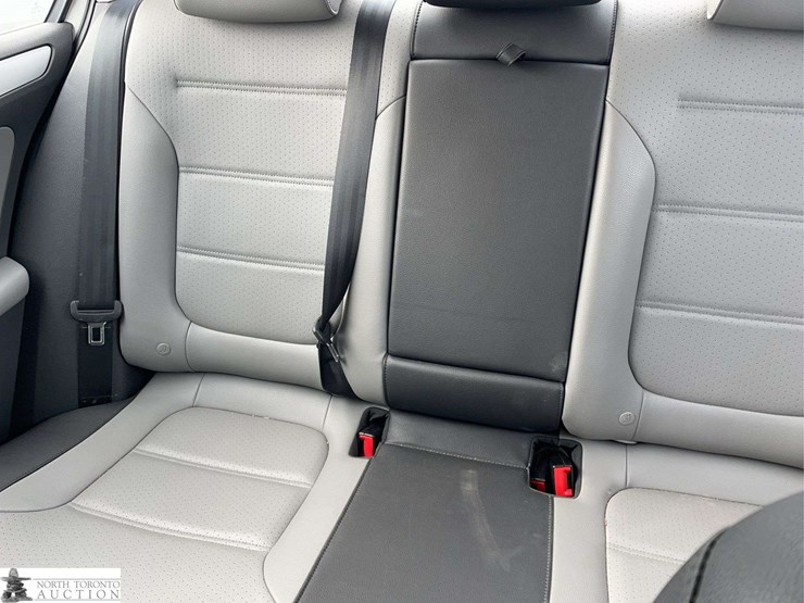 2013-volkswagen-jetta-hybrid-trendline-4dr-sedan-image-15