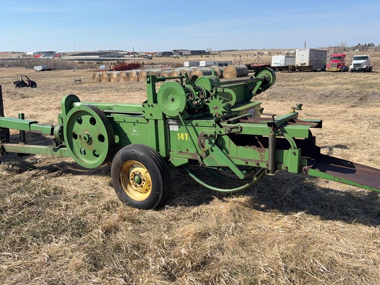 john-deere-14t-square-baler-image-4