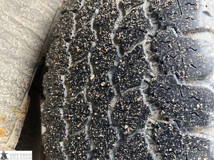 2011-ford-cargo-image-28