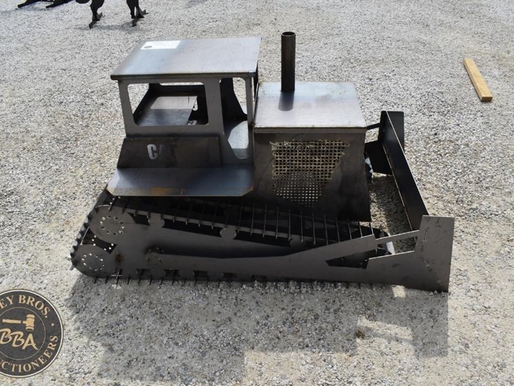 caterpillar-dozer-lawn-ornament-42929-image-4