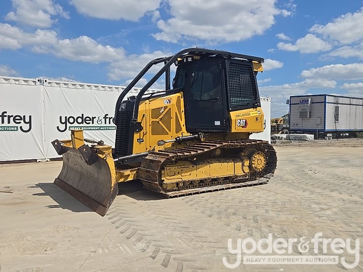 2021-caterpillar-d1-image-1