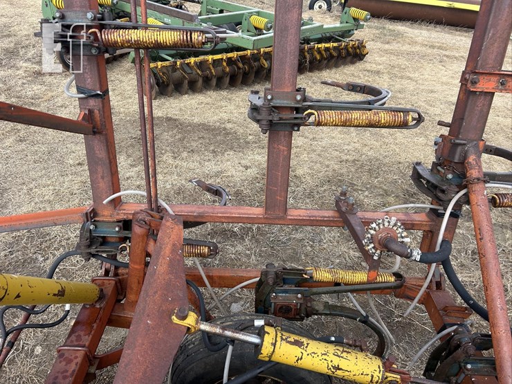 morris-anhydrous-chisel-plow-2859-image-24