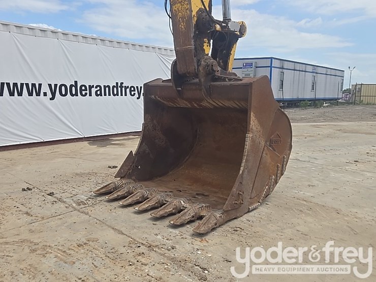 2015-komatsu-pc490-lc-11-image-27