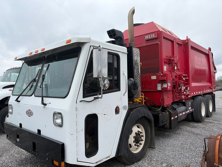 #31716-•-2009-crane-carrier-sanitation-truck-image-1