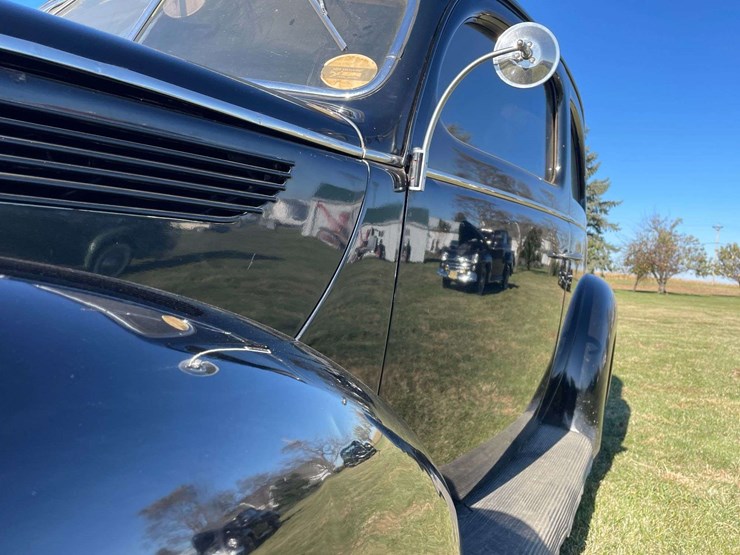1938-ford-two-door-deluxe-sedan---original-car!-image-25