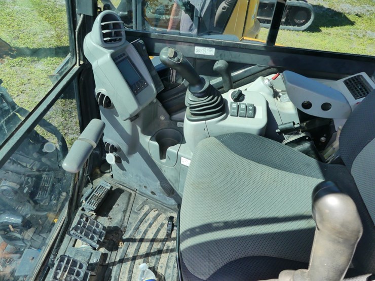 2019-deere-35g-image-13