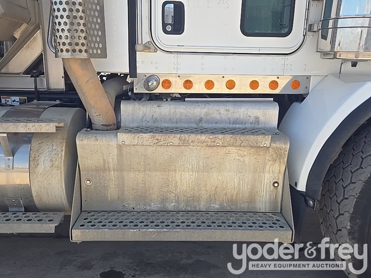 2014-kenworth-t880-image-52