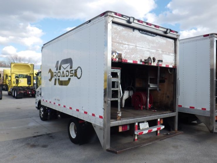 2014-isuzu-npr-hd-image-10