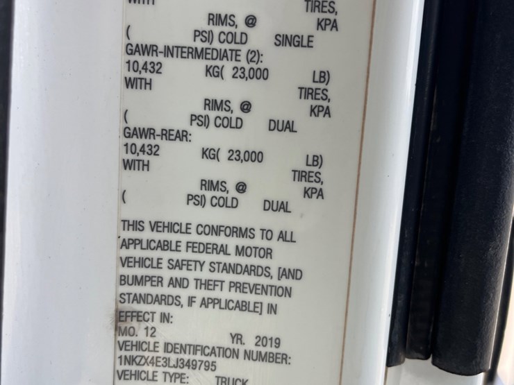 2020-kenworth-t880-image-31