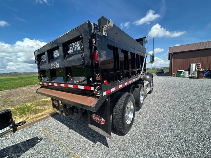 2005-peterbilt-335-image-5