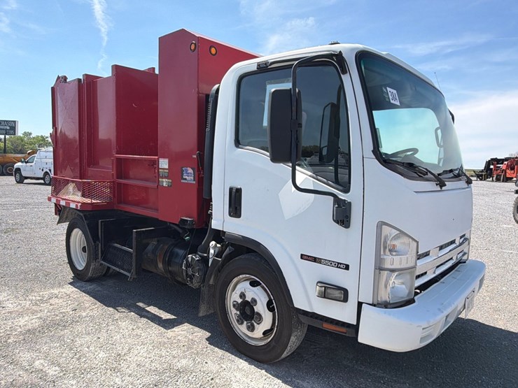 2008-gmc-w5500-image-3