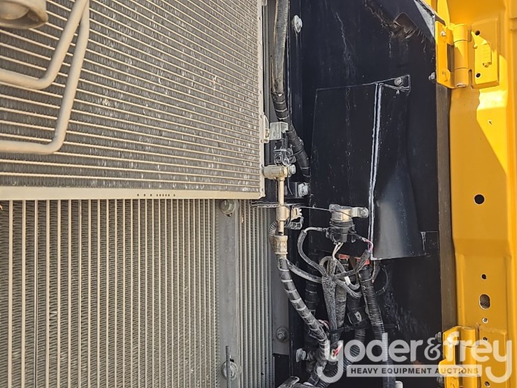 2017-deere-210g-lc-image-54