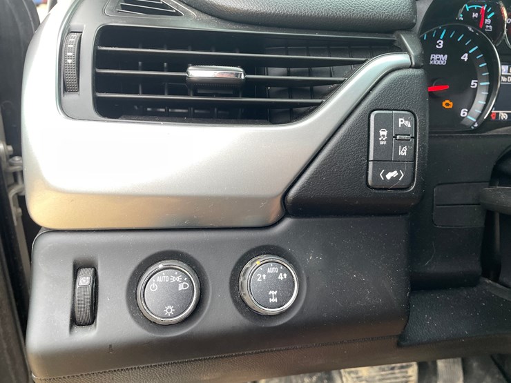 2015-chevrolet-suburban-image-78