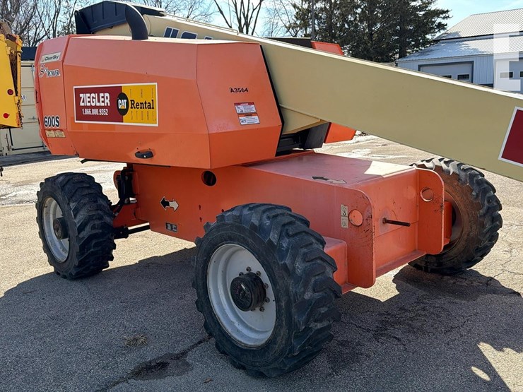 2014-jlg-600s-image-6