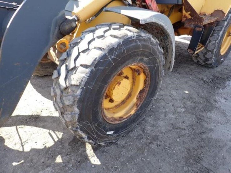 2011-deere-304j-image-33