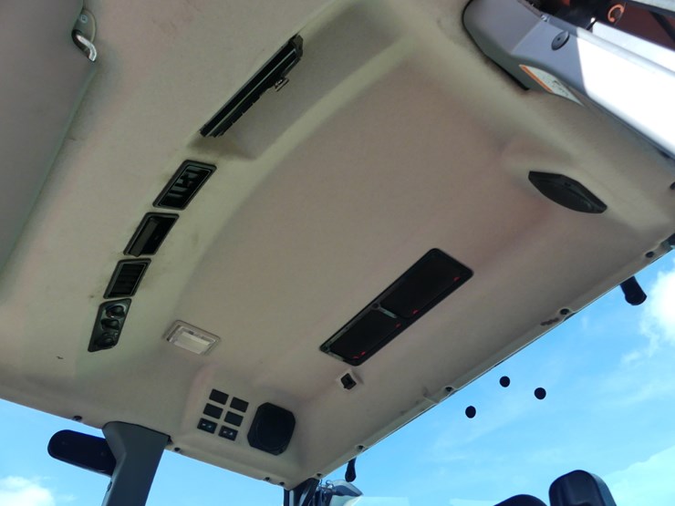 2021-kubota-m6s-111-image-17