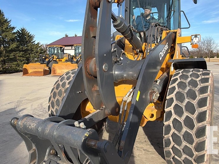 2024-deere-624-p-tier-image-17