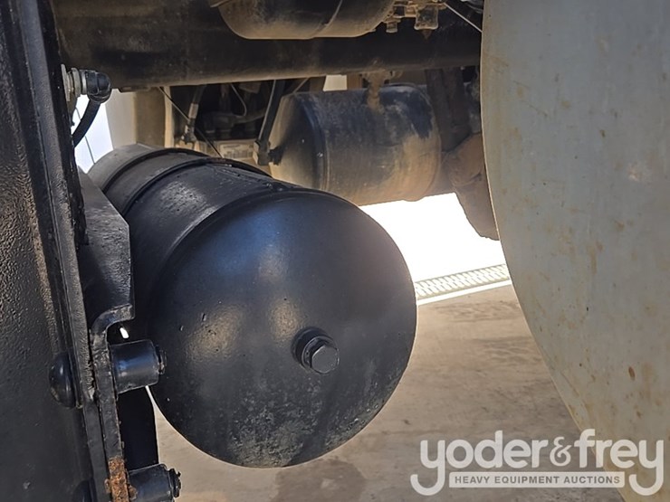 2014-kenworth-t880-image-33