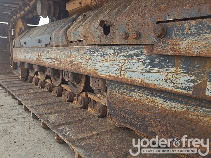 2016-case-750m-image-21