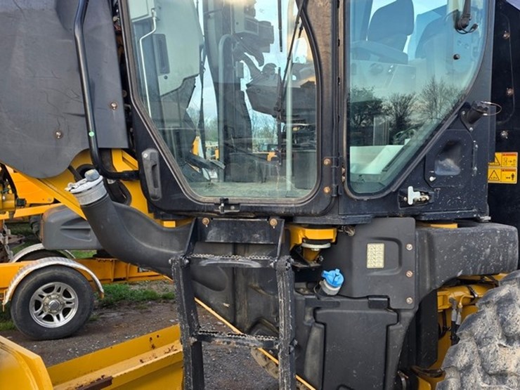 2020-caterpillar-140-image-15