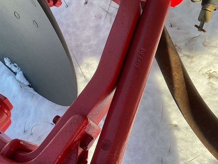 1925-fordson-with-mounted-terrace-plow-image-32