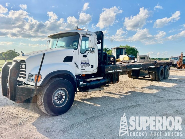 2007-mack-granite-cv713-image-1