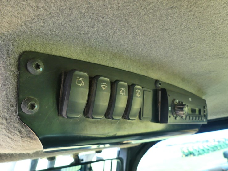 2015-caterpillar-d5k2-xl-image-15