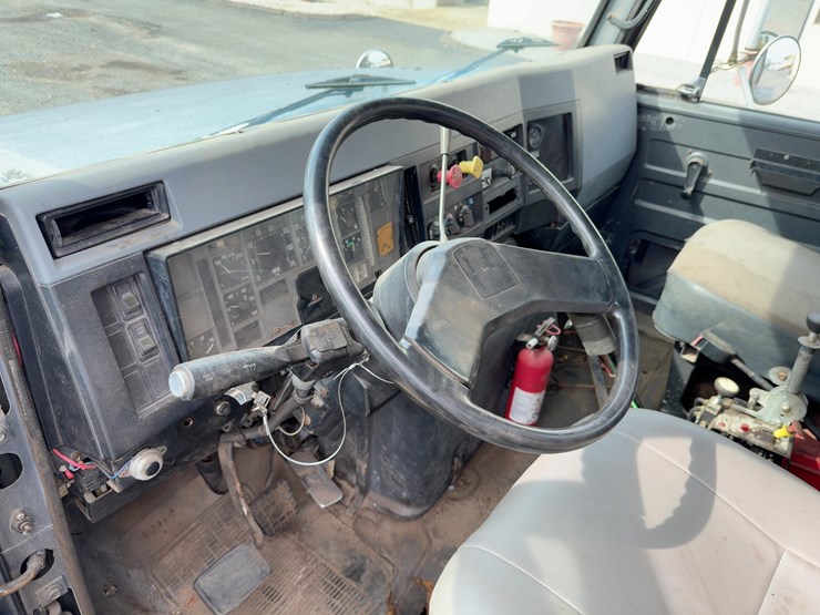 1994-international-8200-image-30