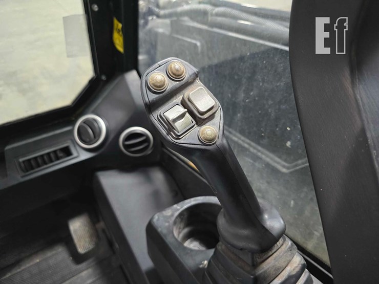 2021-jcb-3ts-8t-image-16