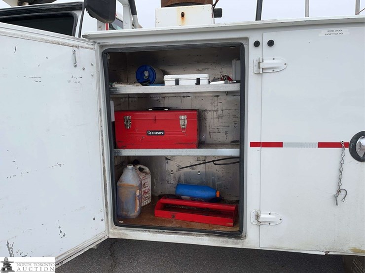 2011-ford-f550-image-17