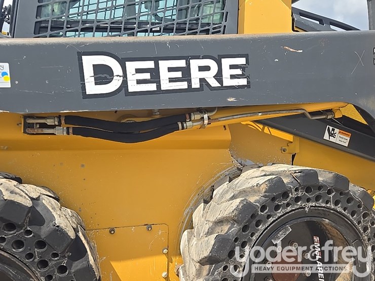 2011-deere-328d-image-22