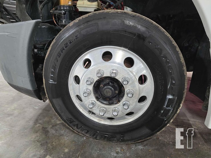 2014-freightliner-cascadia-125-image-21