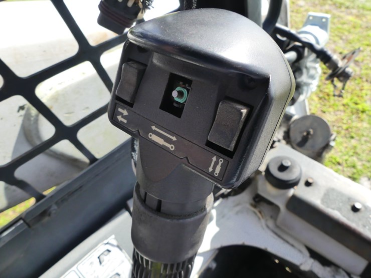 2008-bobcat-t250-image-13