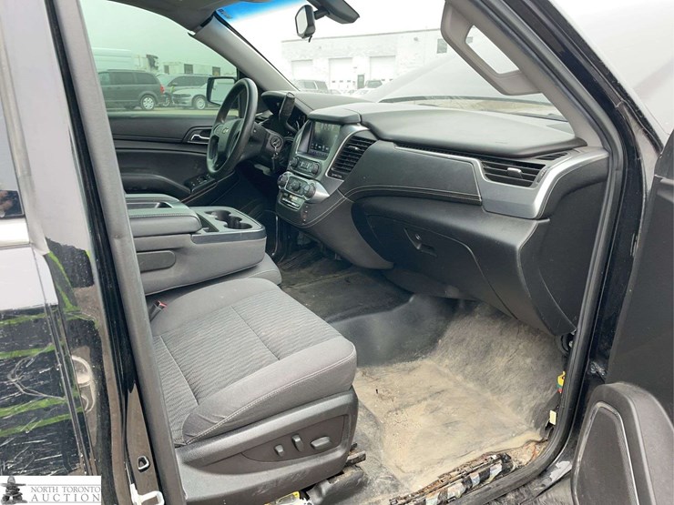 2018-chevrolet-suburban-image-23