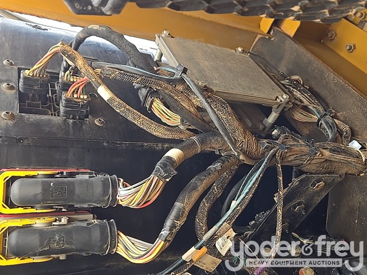 2019-caterpillar-336-image-52