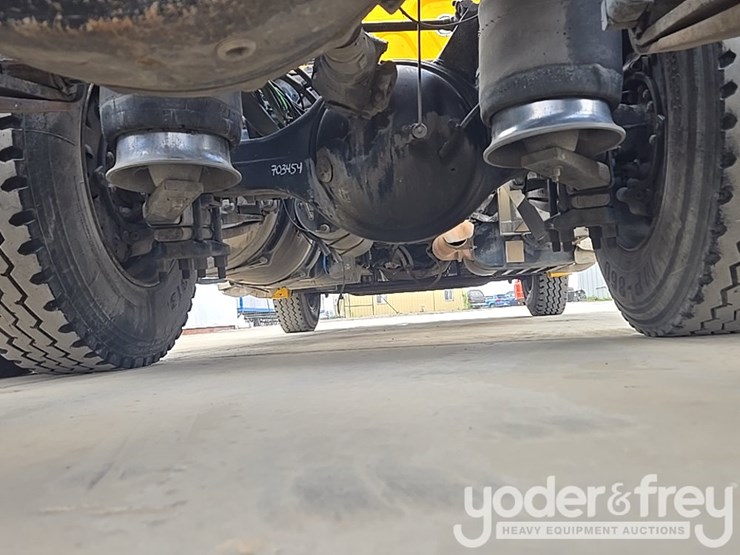 2012-freightliner-cascadia-125-image-46