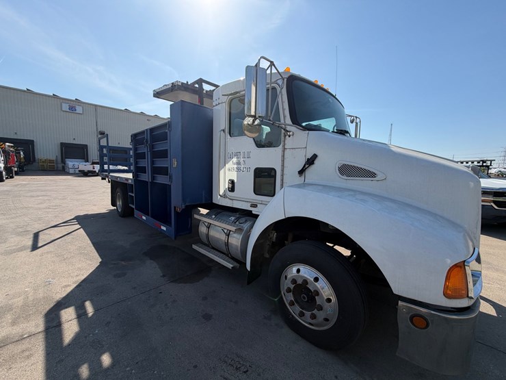 2007-kenworth-t300-image-2