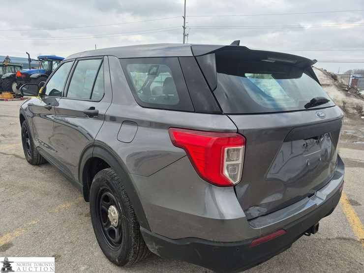 2020-ford-explorer-image-7