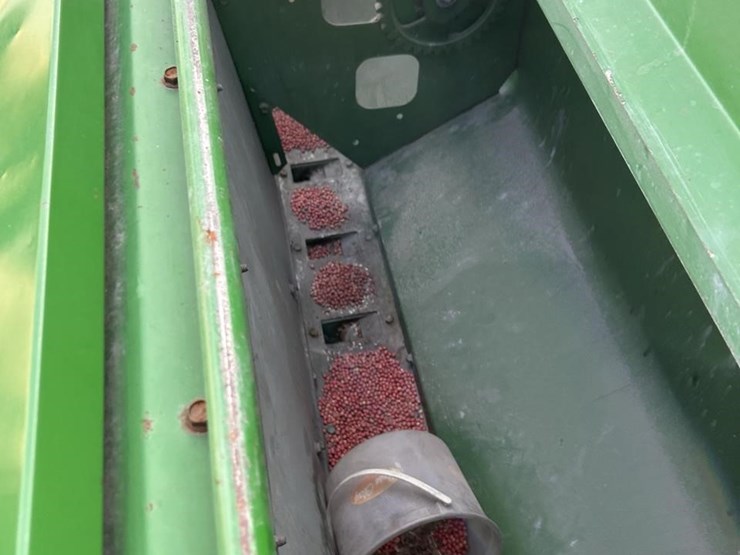 2004-john-deere-1590-image-33