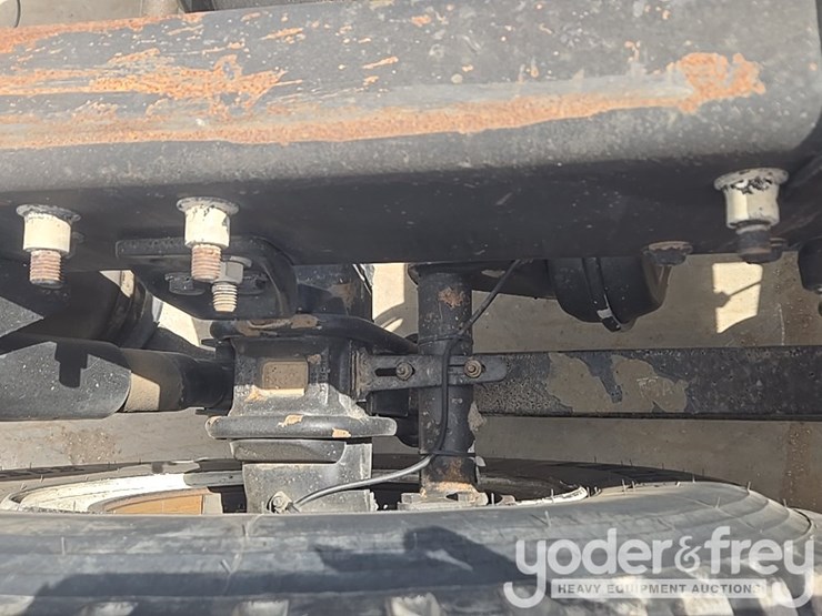 2011-freightliner-cascadia-125-image-30