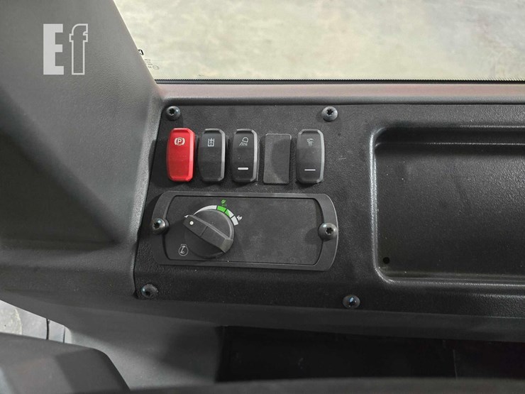 2002-caterpillar-d3-lgp-image-18