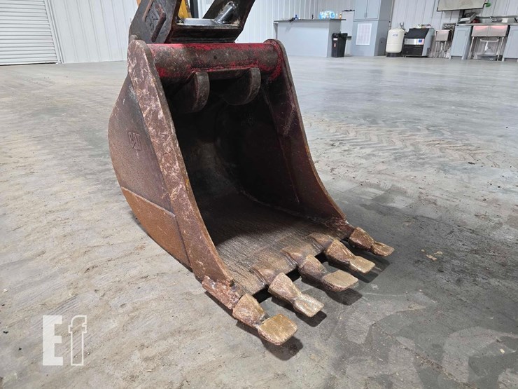 2021-caterpillar-420-image-13