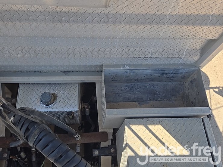 2014-kenworth-t880-image-50