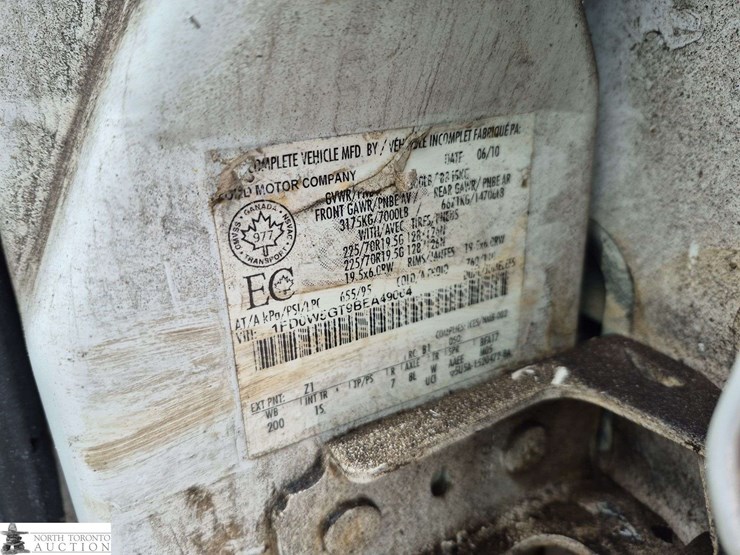 2011-ford-f550-image-18