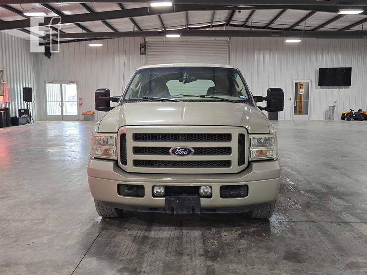 2005-ford-excursion-image-7