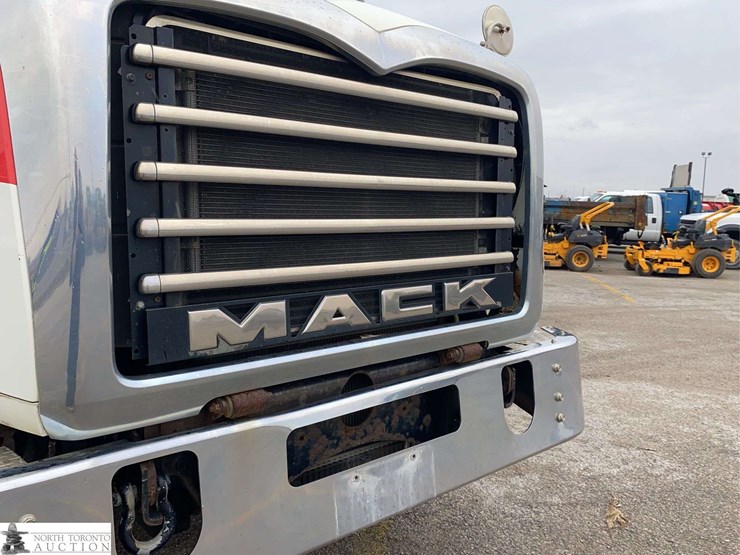 2014-mack-granite-t/a-crane-truck-image-28