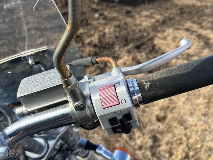 2005-suzuki-boulevard-s83-image-13