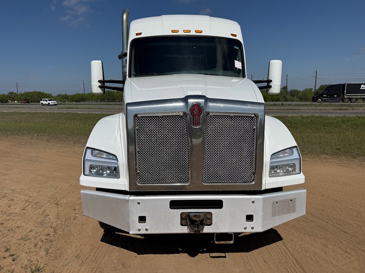 2016-kenworth-t880-image-2