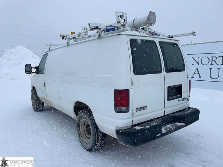 2009-ford-cargo-image-3